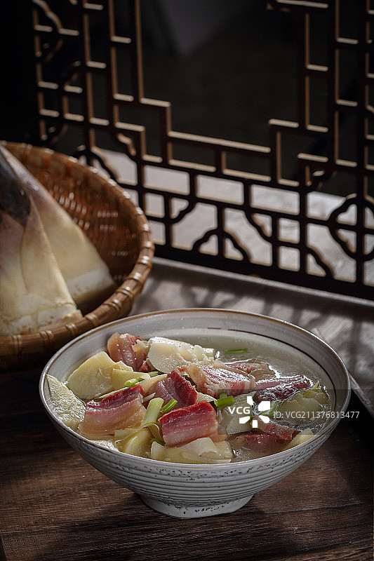 影棚拍摄竹笋菜品腌笃鲜中餐图片素材