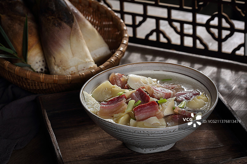 影棚拍摄竹笋菜品腌笃鲜中餐图片素材