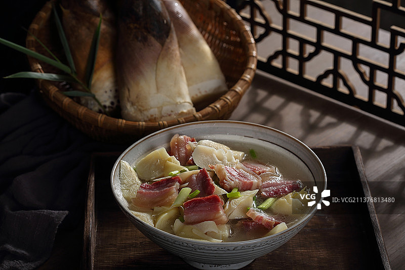 影棚拍摄竹笋菜品腌笃鲜中餐图片素材