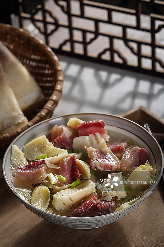 影棚拍摄竹笋菜品腌笃鲜中餐图片素材