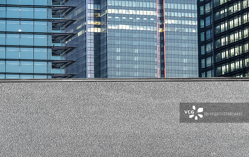 上海现代建筑外立面户外道路平台图片素材