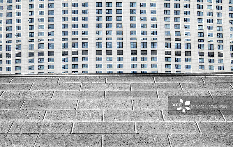 上海现代建筑外立面户外道路平台图片素材