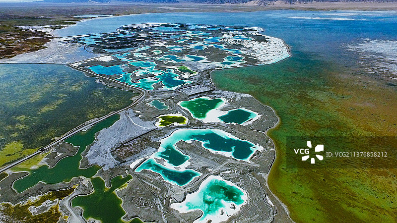 航拍青海海西州大柴旦翡翠湖图片素材