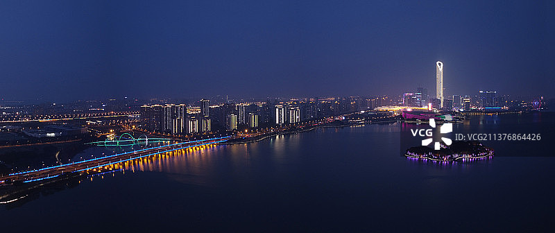 苏州 东方之门 苏州中心 金鸡湖 滨湖公园 吴中区图片素材