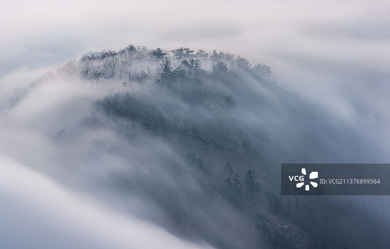 山谷的云雾图片素材
