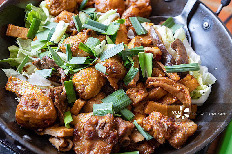 广西桂北地区名菜豆腐酿焖排骨小火锅图片素材