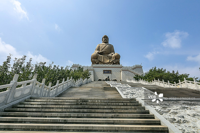 中国山东威海荣成石岛赤山风景区海神像赤山明神图片素材