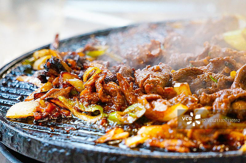 老北京美食：炙子烤肉图片素材