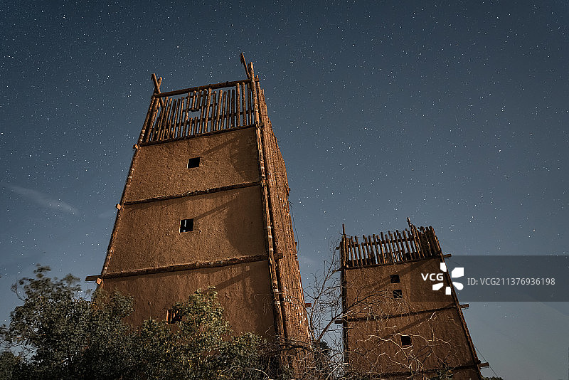 新疆巴楚红海景区峰燧图片素材