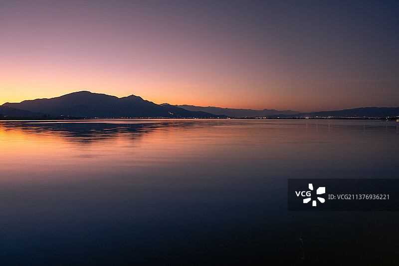 西昌邛海的日落黄昏图片素材