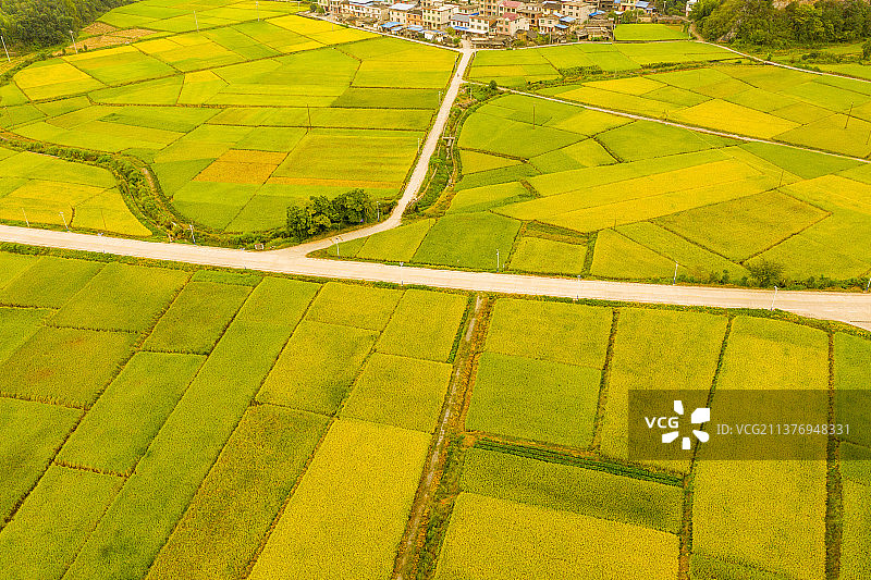 人间忽晚，山河已秋。图片素材