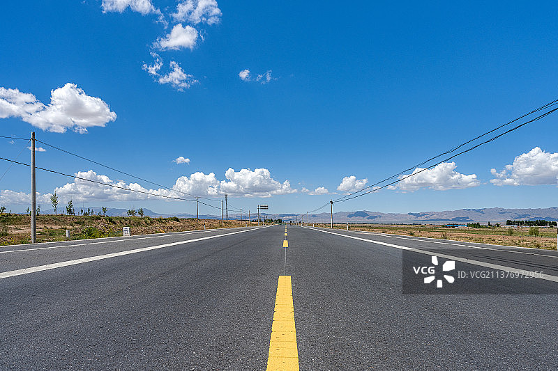 甘肃张掖山丹焉支山李桥水库图片素材