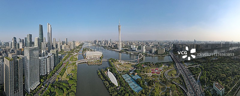 蓝天下的大江高塔图片素材