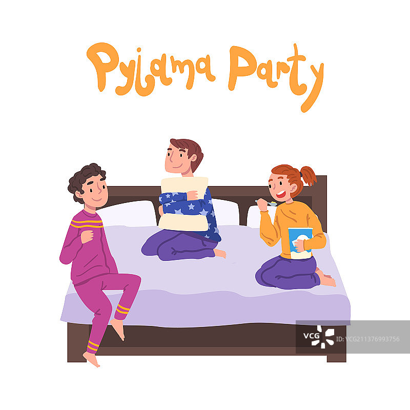 穿着睡衣坐在床上的可爱男孩和女孩图片素材