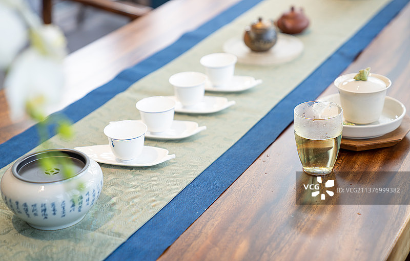 冲泡安吉白茶图片素材