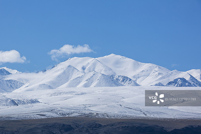 东天山雪峰——新疆    哈密市    伊吾县图片素材