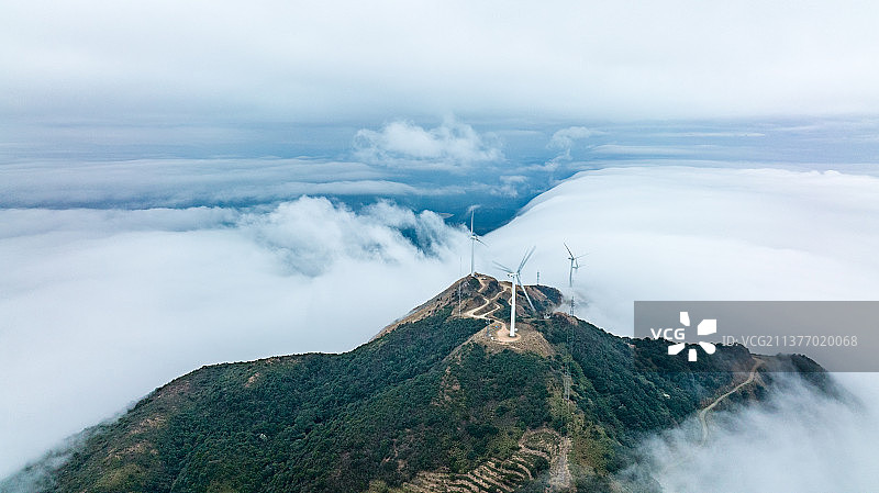 行云流水航拍广东河源东源县缺牙山图片素材