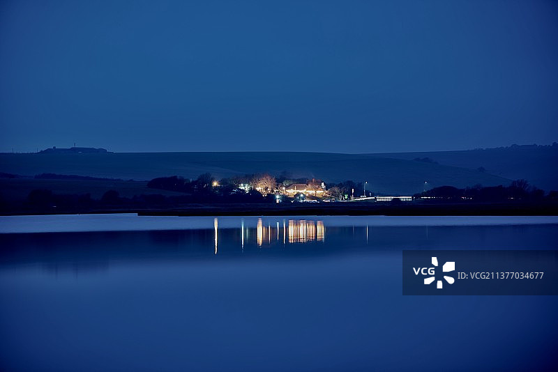英国湖边小屋风景图片素材