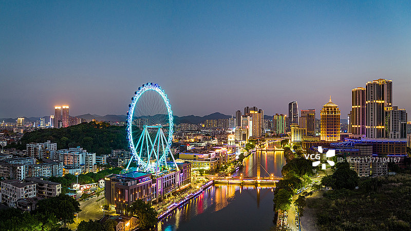广东中山市兴中广场幻彩摩天轮图片素材