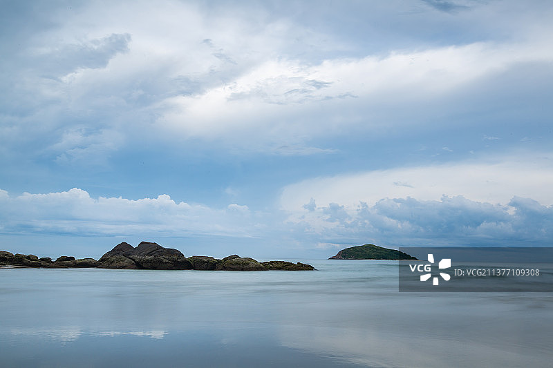 海景夕阳、海边日出、日落、唯美海景、干净、沙滩、礁石、汽车广告、海南自驾、海景慢门、海景长时间曝光图片素材