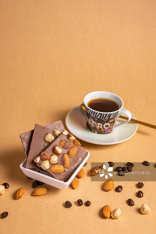 坚果巧克力图片素材