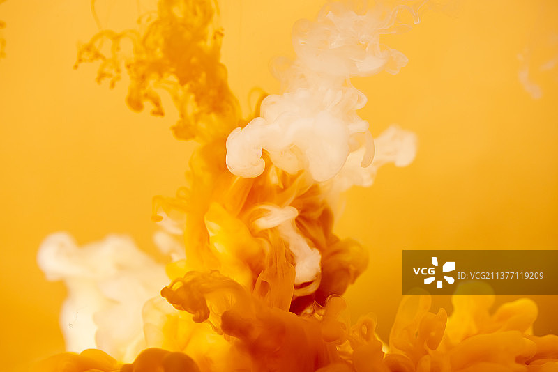 水下摄影喷洒油漆颜料咖啡牛奶图片素材