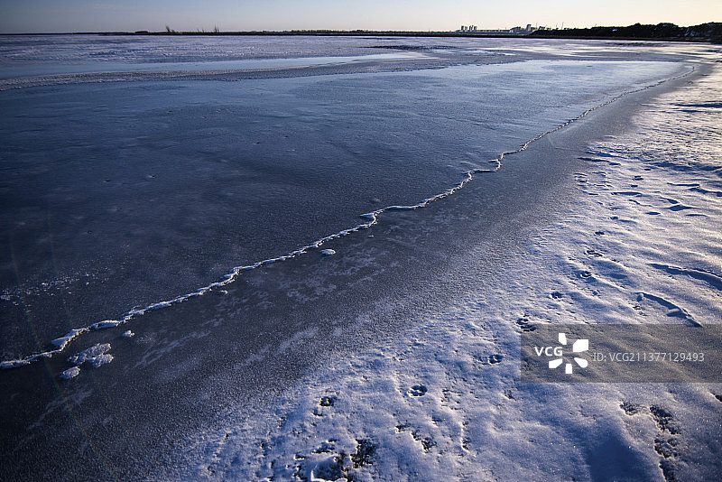 北方嫩江湾孟春图图片素材