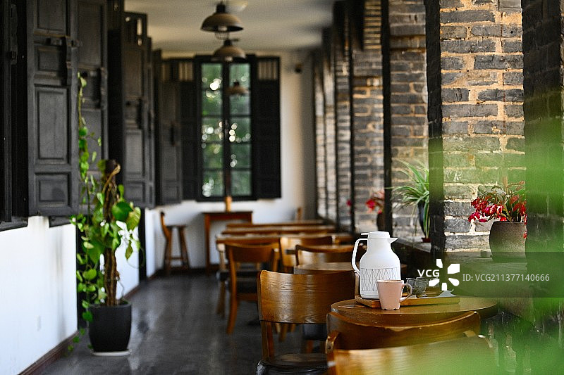 有青砖木地板的民国风咖啡馆图片素材