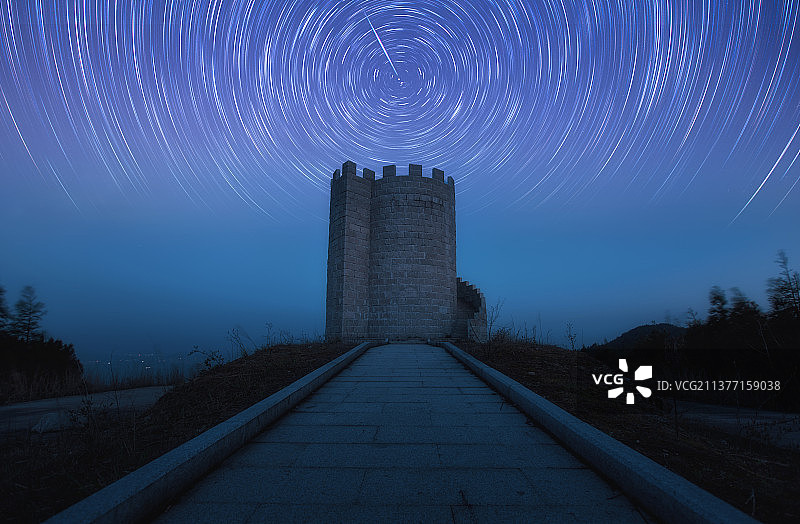 瞭望台星轨图片素材