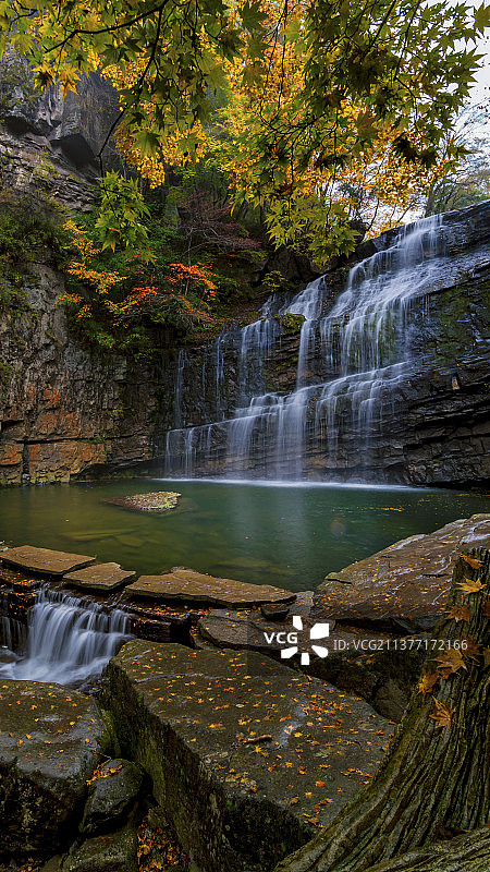 秋色江景瀑布河流光雾山枫林美景手机壁纸图片素材