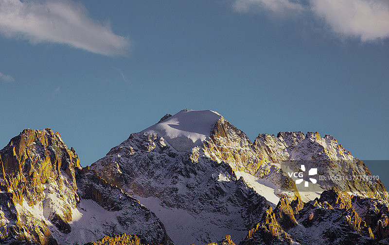 翻越雀儿山图片素材