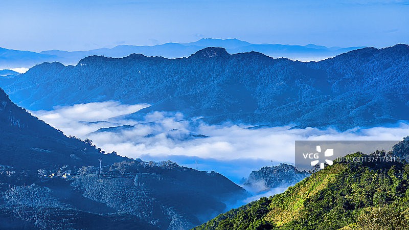 云南西双版纳州勐腊县易武古镇附近独特的地理位置和气候为茶树提供了良好生长条件，盛产的普洱茶名扬天下图片素材