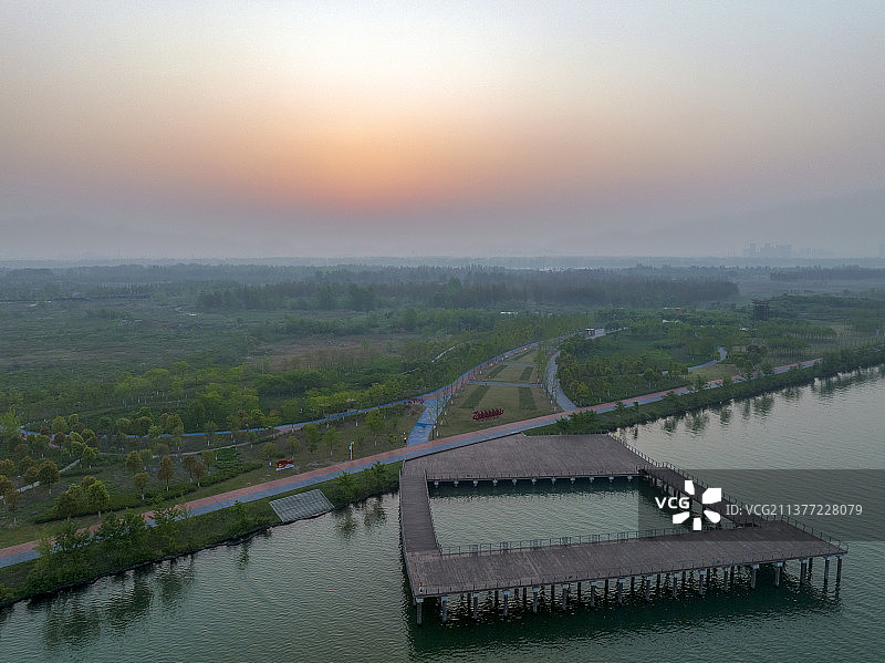 航拍襄阳汉江鱼梁洲朝阳城市自然风光图片素材