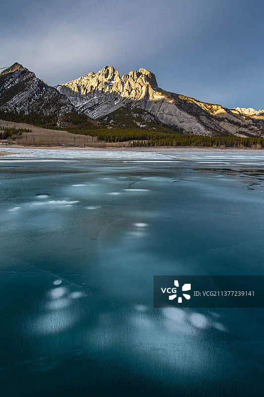 冰封的亚伯拉罕湖气泡湖图片素材