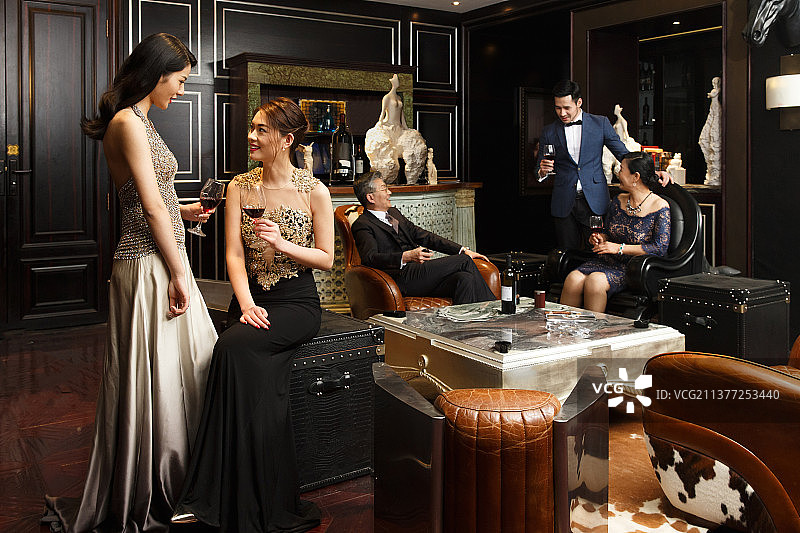 名门望族家庭聚会图片素材