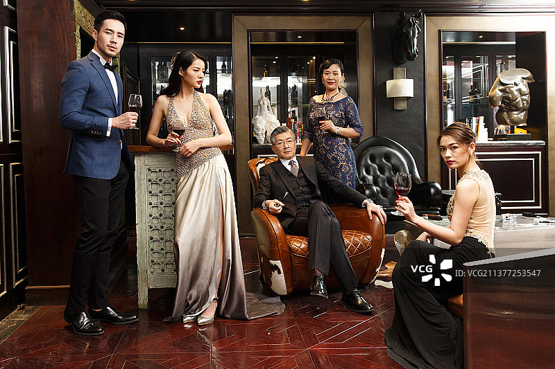 名门望族家庭聚会图片素材