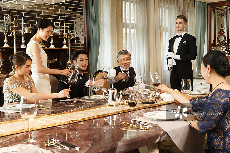 商务人士聚餐图片素材