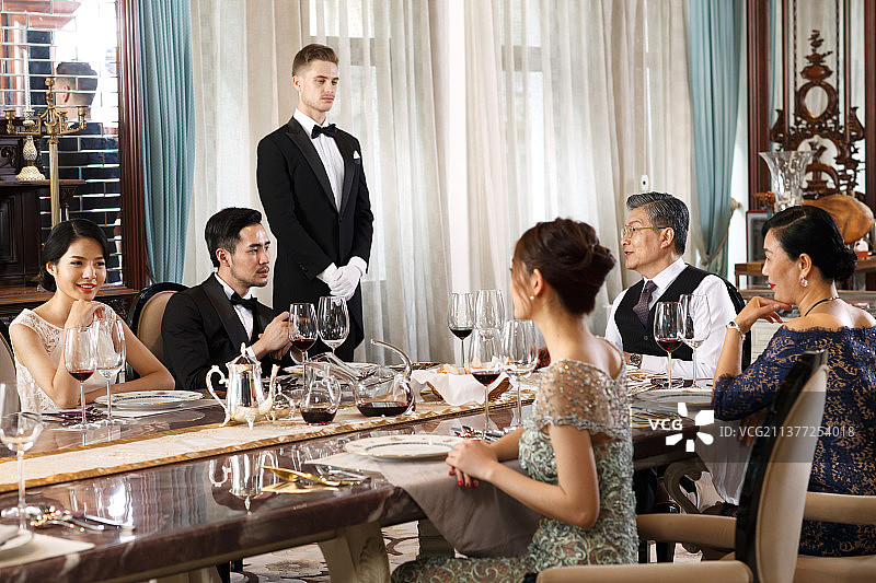 商务人士聚餐图片素材