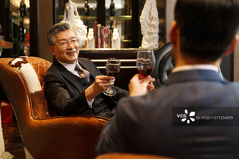 成功人士商务洽谈图片素材