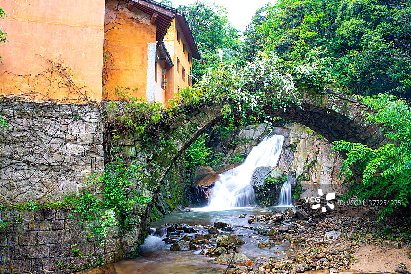 天台山石梁飞瀑图片素材