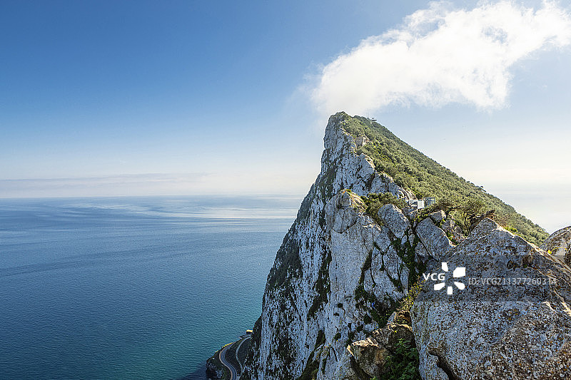 直布罗陀岩石最南端的山峰及其古老的军事设施图片素材
