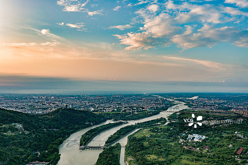 航拍都江堰水利工程晨曦图片素材