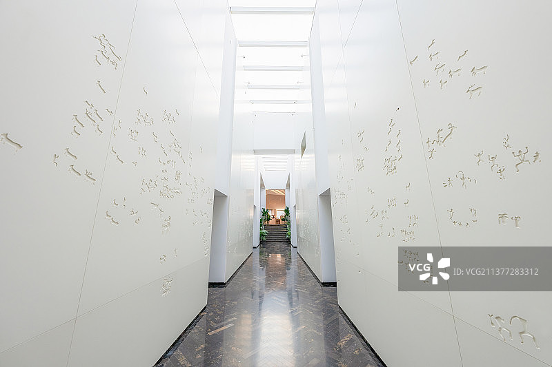 河南郑州新密市伏羲山裸心园度假村现代室内走廊建筑空间图片素材