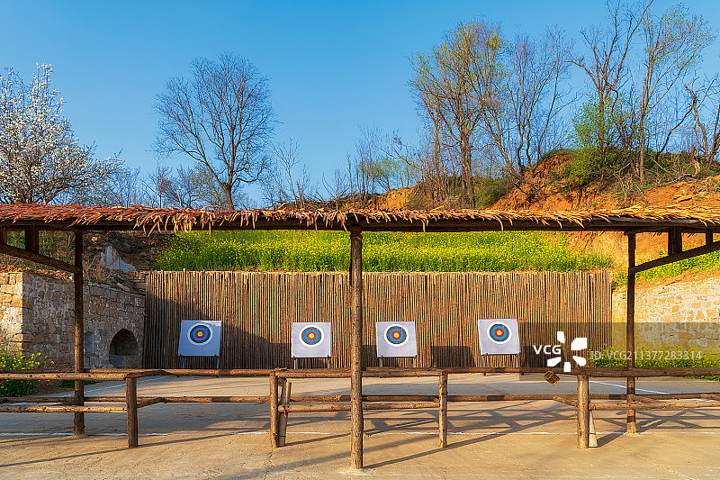 河南郑州新密市伏羲山裸心园度假村射箭靶场春季户外风光图片素材