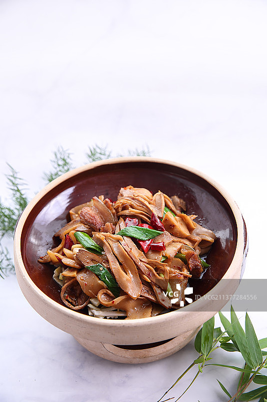 影棚拍摄中餐竹笋菜品图片素材