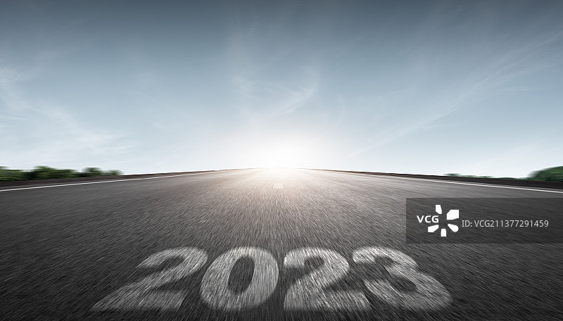 带2023字样通向未来前进的道路图片素材