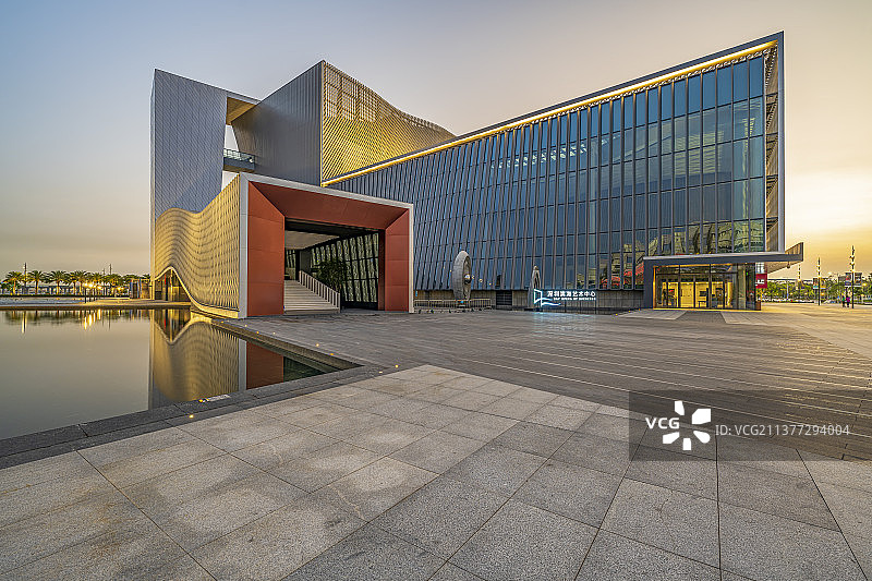 广东省深圳市宝安区滨海艺术中心黄昏风光图片素材