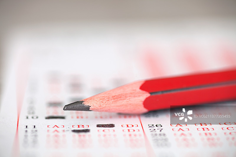 高考答题卡上的铅笔特写图片素材