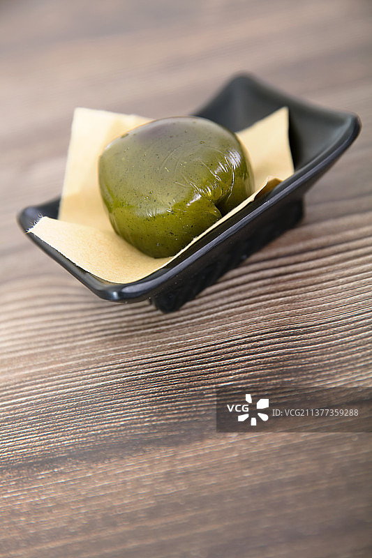 一个清明节的青团子图片素材