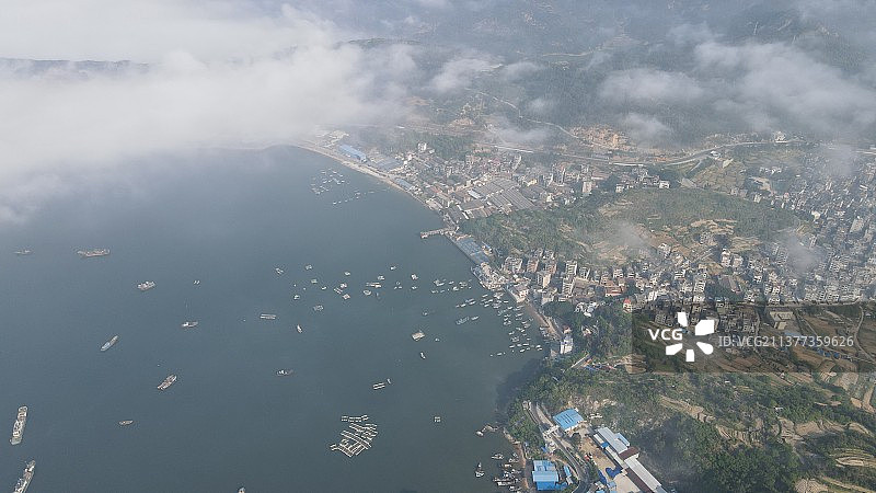 连江早晨平流雾，雾气弥漫，仿佛仙境图片素材